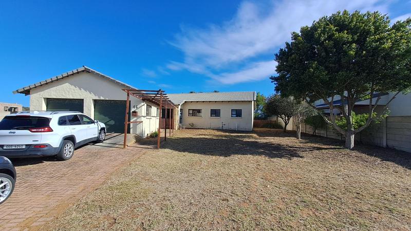 2 Bedroom Property for Sale in Stilbaai Wes Western Cape